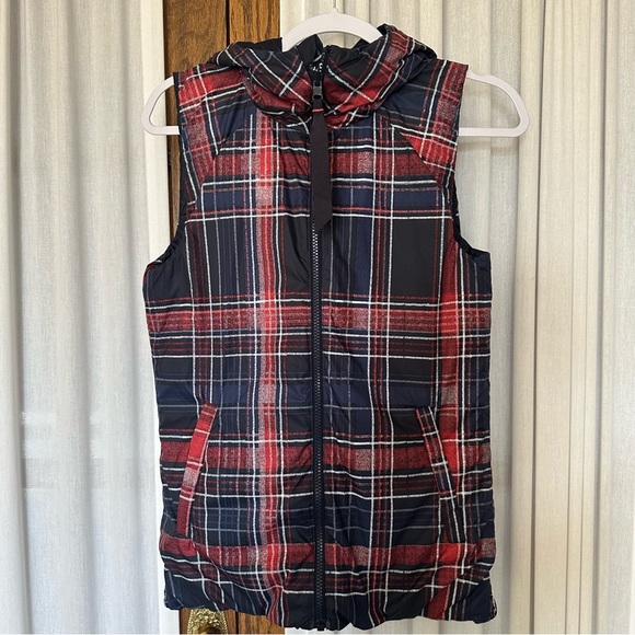Lululemon ‘The Fluffiest Vest’ (Navy Blue/Cypress Plaid) Reversible Down Vest - Picture 10 of 16
